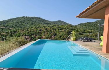 Exceptional designer villa just 400 meters from one of the most beautiful beaches on the Fautea coast. Conca
