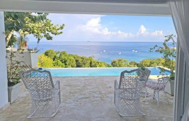 Sosua Bay View Villa su quattro livelli con magnifica vista panoramica sull'oceano e sulla spiaggia di Sosua.