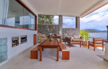 DOSSIER CONFIDENTIEL   Superbe propriété de luxe sur la mer à Angra dos Reis