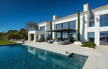 Très belle villa de luxe moderne située à Marbella
