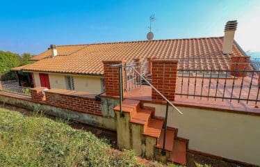 Villa located in a panoramic position with a suggestive view of the Tuscan countryside