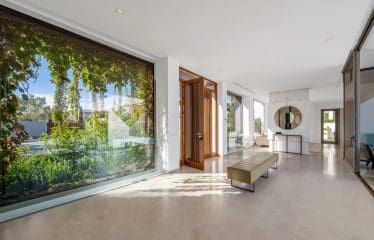 VILLA DE LUXE CONTEMPORAINE EN PREMIÈRE LIGNE DE GOLF AVEC UN PANORAMIQUE IMPRENABLE, LOS FLAMINGOS, BENAHAVIS