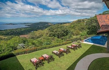 Splendid villa with ocean view