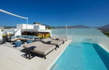 Très belle villa moderne jumelée située à Marbella