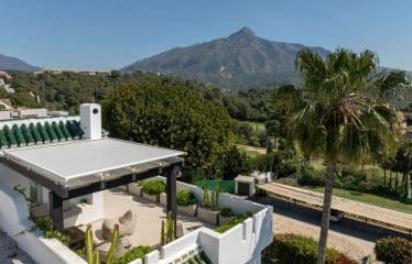 SUPERBE MAISON DE VILLE AVEC UNE VUE INCROYABLE SUR LA MONTAGNE ET LA MER