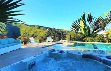 Très belle villa située dans la résidence « Les hauts de Matatia » à Taapuna.