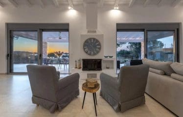 MAGNIFIQUE VILLA Vues spectaculaires sur la ville de Porto Cheli,