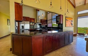 Superbe propriété offrant une vue imprenable sur l&rsquo;océan.