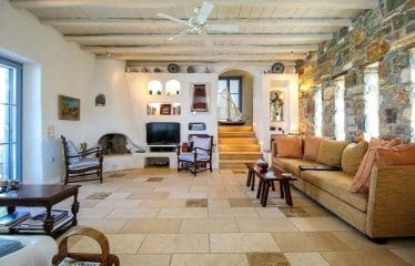 Très belle villa de luxe avec une vue imprenable sur la mer située à Paros