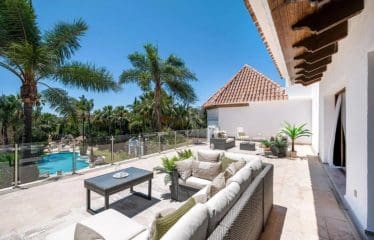 Villa exceptionnelle est située dans la magnifique Atalaya de Rio Verde