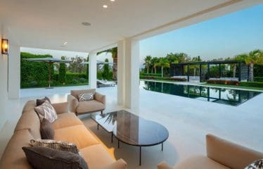 EXCEPTIONNELLE VILLA DE GOLF EN PREMIÈRE LIGNE À NUEVA ANDALUCIA