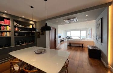 Beautiful renovated apartment with sea view and balcony in Ipanema