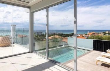 Magnifique Propriété neuve situé dans les quartiers élégant de Biarritz vue mer Panoramique sur l océan .