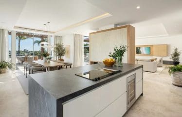 SUPERBE VILLA DE GOLF EN PREMIÈRE LIGNE AVEC VUES INCROYABLES