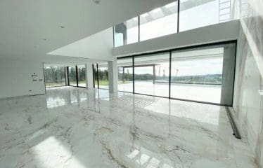 Splendide villa contemporaire avec vue sur la mer située à Marbella