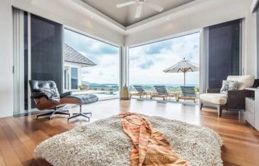 Très belle villa qui offre une vue imprenable sur la mer