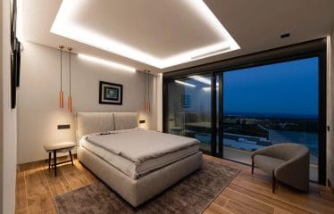 VILLA ATLAS – SUPERBE VILLA DE LUXE DE STYLE CONTEMPORAIN AVEC PANORAMIQUE SUR LA MER DANS LA PRESTIGIEUSE LA RESERVA DE SOTOGRANDE.