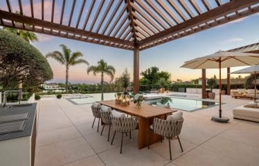 SUPERBE VILLA DE GOLF EN PREMIÈRE LIGNE AVEC VUES INCROYABLES