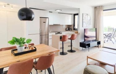 Bel appartement moderne avec piscine située à Estepona