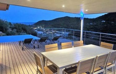 Exceptionnelle villa d&rsquo;architecte à seulement 400 mètres de l&rsquo;une des plus belles plages de la côte Fautea. Conca