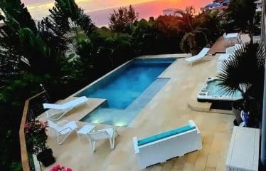 Très belle villa située dans la résidence « Les hauts de Matatia » à Taapuna.