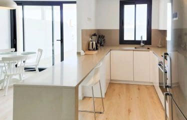 Bel appartement moderne avec une terrasse ensoleillée