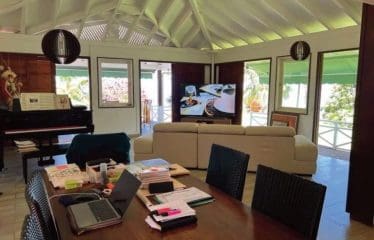 La Villa Vapiano ,   situé sur la résidence le lotissement Privé  le  » LOTUS »  Punaauia Tahiti , avec vue sublime de l ile de Moorea ,