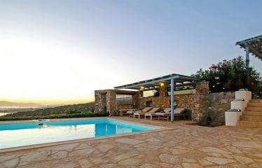 Très belle villa de luxe avec une vue imprenable sur la mer située à Paros