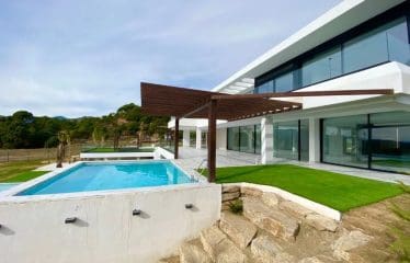 Splendide villa contemporaire avec vue sur la mer située à Marbella