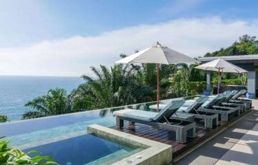 Très belle villa de luxe avec une vue époustouflante sur la mer