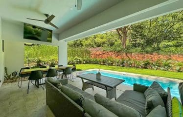 Très belle villa moderne située dans un bel emplacement à Sardinal
