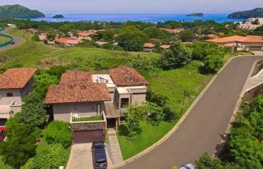Very nice modern villa with stunning ocean views