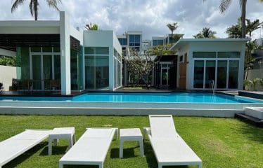Belle villa située en bord de plage à Natai