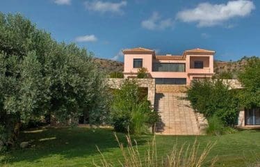 Magnifique propriete située en bord de mer avec une vue pittoresque sur l&rsquo;île d&rsquo;Hydra