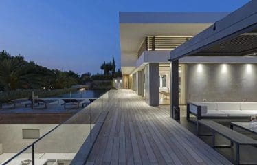 Prestigieuse villa de luxe située à Vouliagmeni