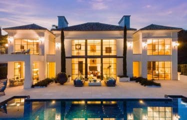 Très belle villa de luxe moderne située à Marbella