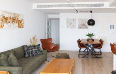 Bel appartement moderne avec piscine située à Estepona