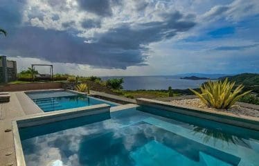 Splendide villa de luxe avec une vue panoramique sur la mer