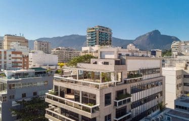 Magnificent penthouse facing Ipanema beach