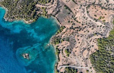 Très beau terrain avec une vue impressionnante sur la mer