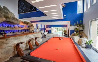 Adainville   PROPRIÉTÉ EXCEPTIONNELLE AVEC PISCINE COUVERTE .