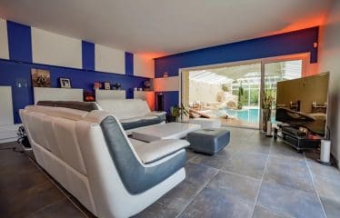 Adainville   PROPRIÉTÉ EXCEPTIONNELLE AVEC PISCINE COUVERTE .