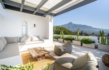 SUPERBE MAISON DE VILLE AVEC UNE VUE INCROYABLE SUR LA MONTAGNE ET LA MER