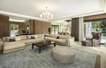 LUXUEUSE VILLA DE GOLF EN PREMIÈRE LIGNE À NUEVA ANDALUCIA