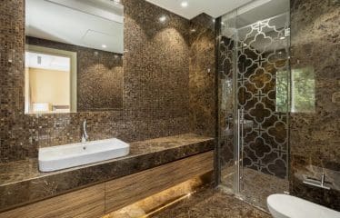 LUXUEUSE VILLA DE GOLF EN PREMIÈRE LIGNE À NUEVA ANDALUCIA