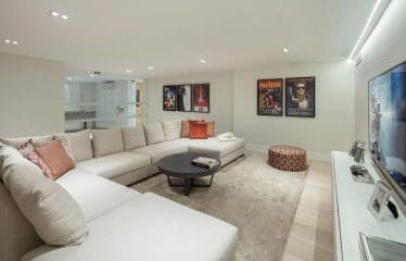 Very beautiful family villa completely renovated with sea view located in Marbella