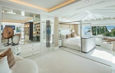 Très beau Penthouse avec vue mer située à Marbella