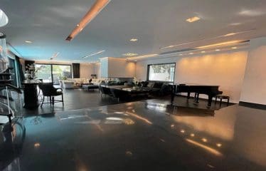 Très belle villa moderne de luxe située à Glyfada