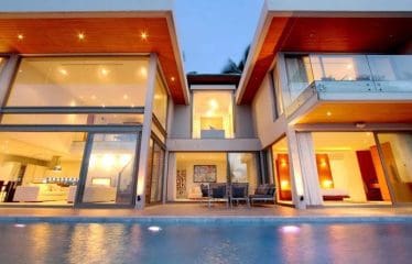 Villa moderne avec vue mer située à Kamala