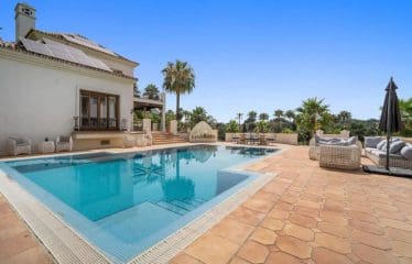 Splendide manoir de style méditerranéen avec une vue imprenable situé à Paraiso Alto